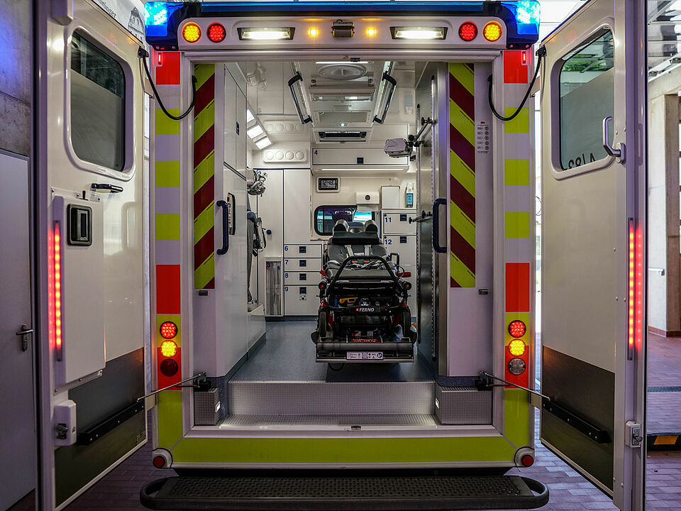 Innenraum eines Rettungswagens